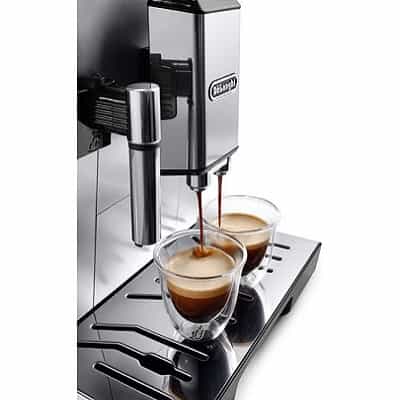 De'Longhi Prima Donna Espresso pouring